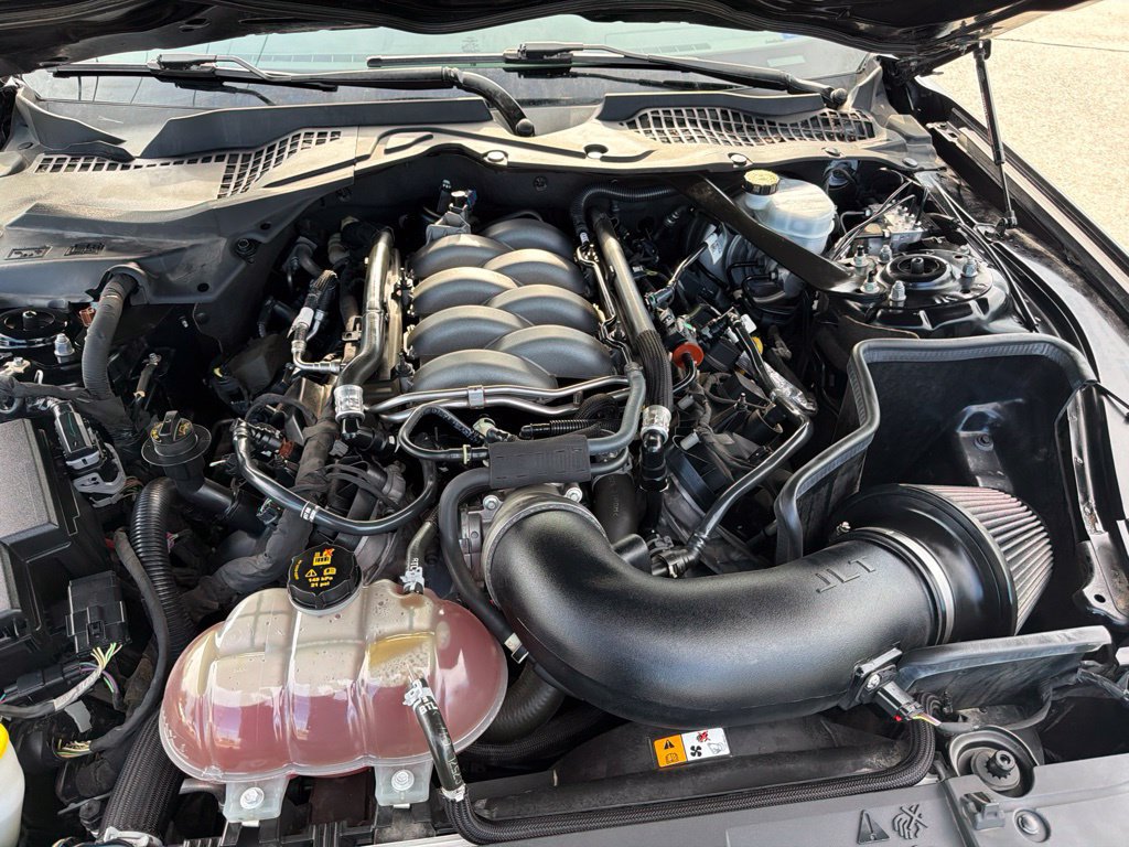 Used 2018 Ford Mustang GT Premium w/ Equipment Group 401A RWD image 18