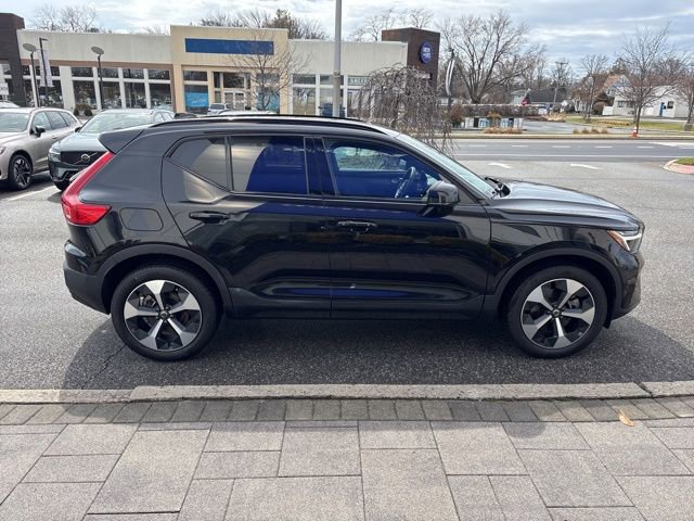 Used 2025 Volvo XC40 B5 Plus image 6
