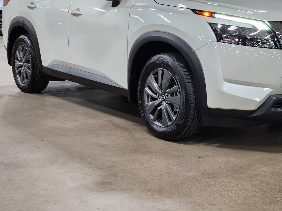 Used 2023 Nissan Pathfinder SV FWD image 11