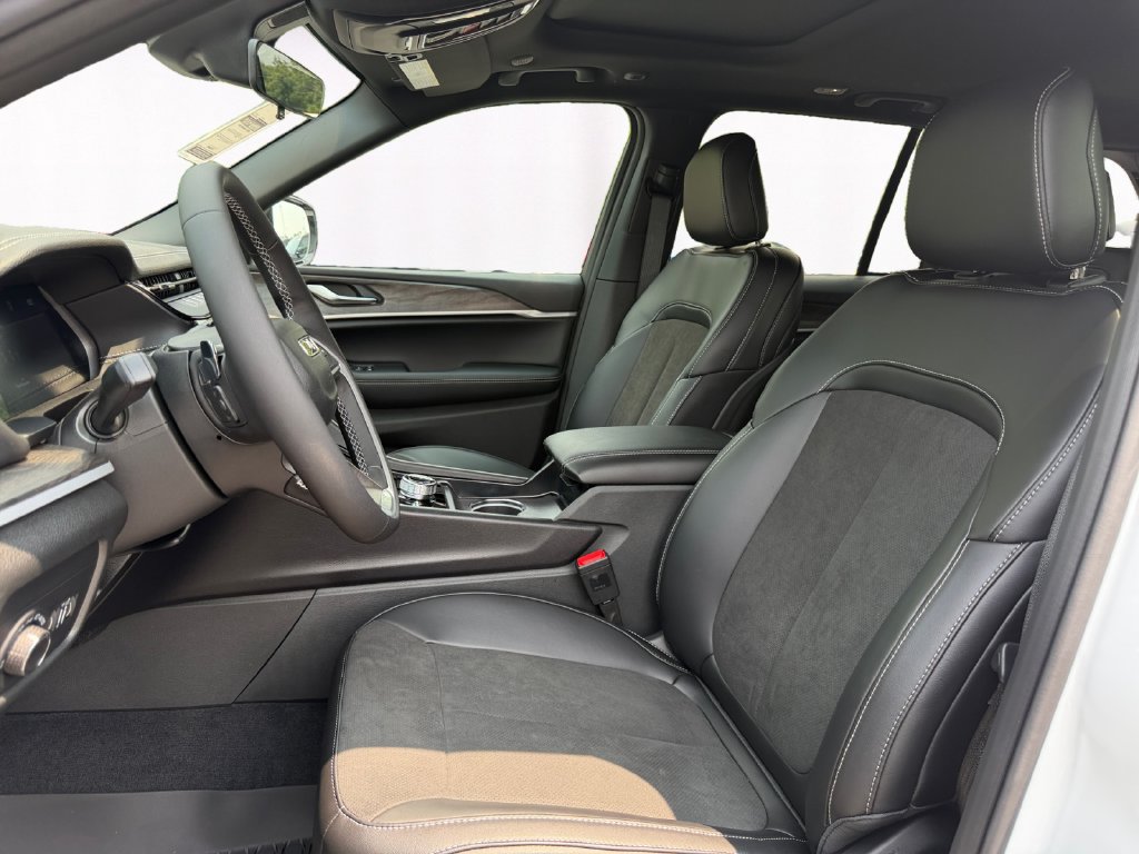 New 2026 Jeep Grand Cherokee Altitude AWD/4WD image 9