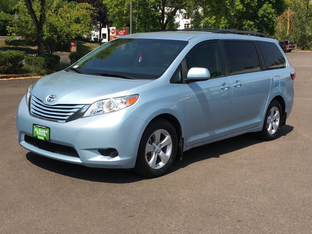Used 2017 Toyota Sienna LE FWD image 11