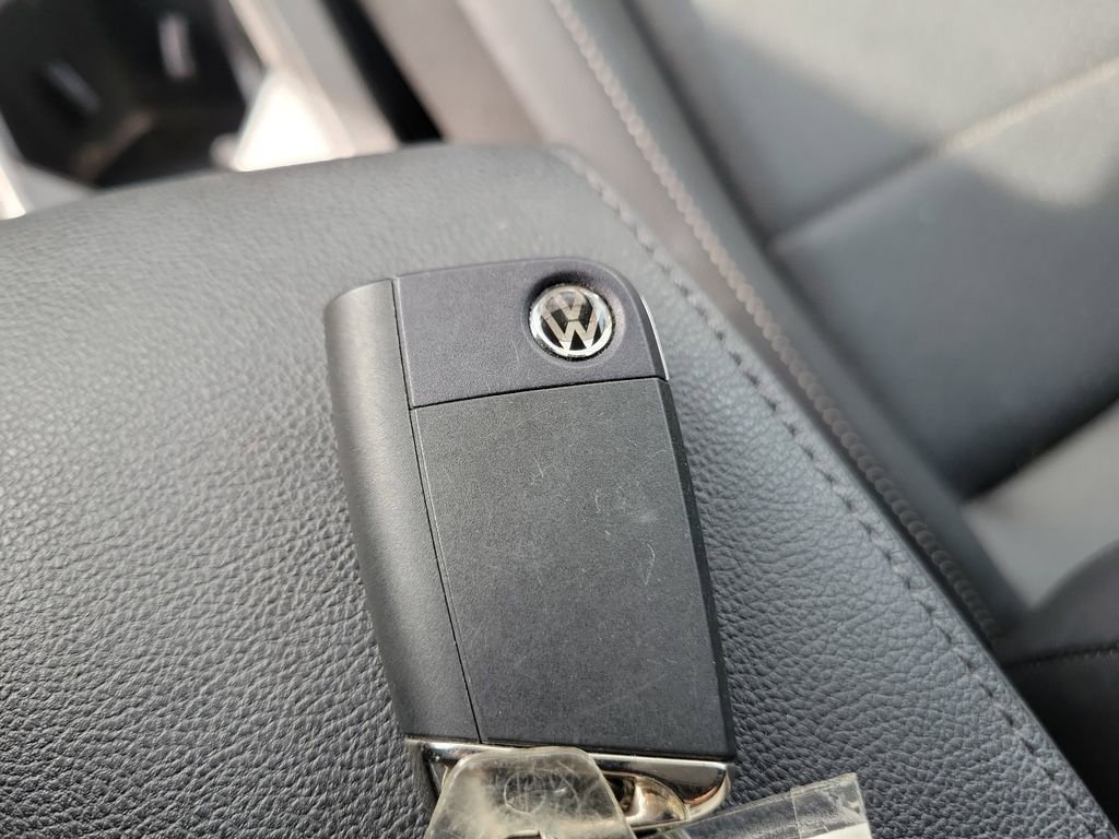 Used 2020 Volkswagen Tiguan SE image 34