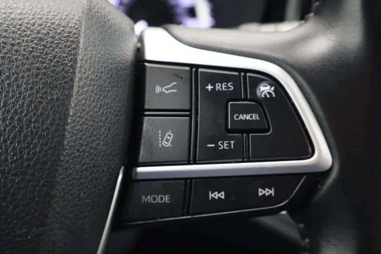Used 2025 Toyota Highlander LE FWD image 24