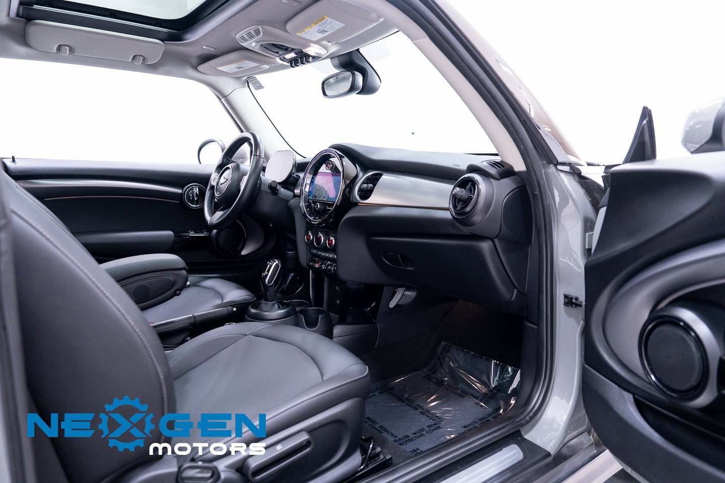 Used 2023 MINI Cooper 2-Door Hardtop image 43