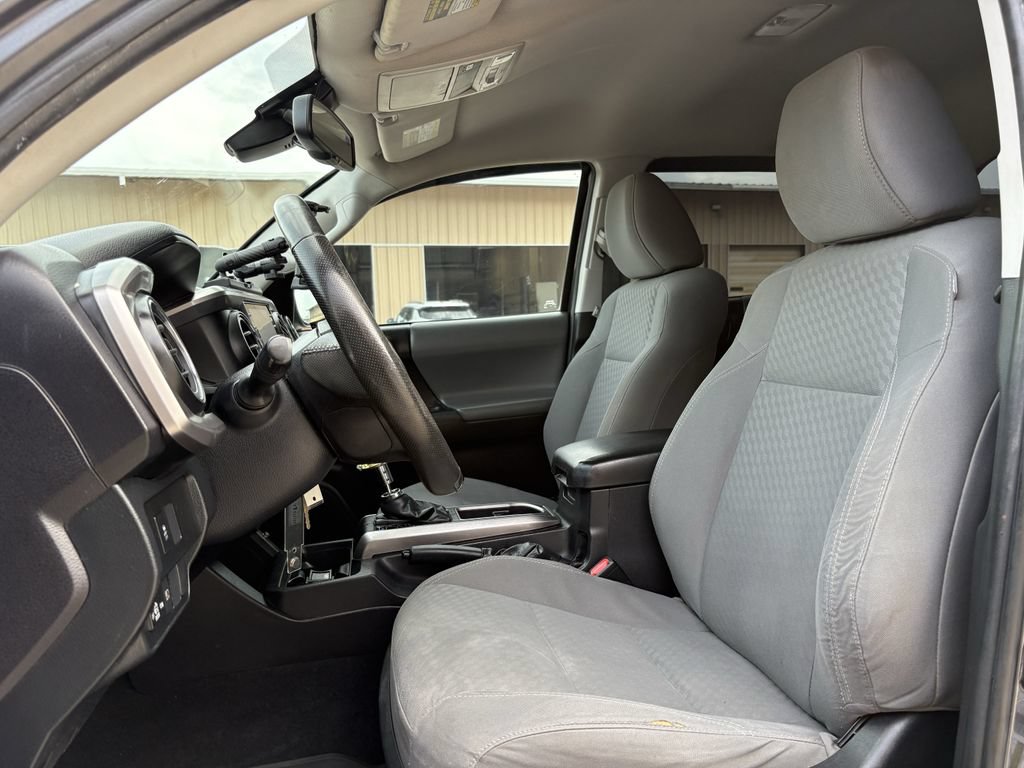 Used 2022 Toyota Tacoma SR5 w/ Technology Package AWD/4WD image 12
