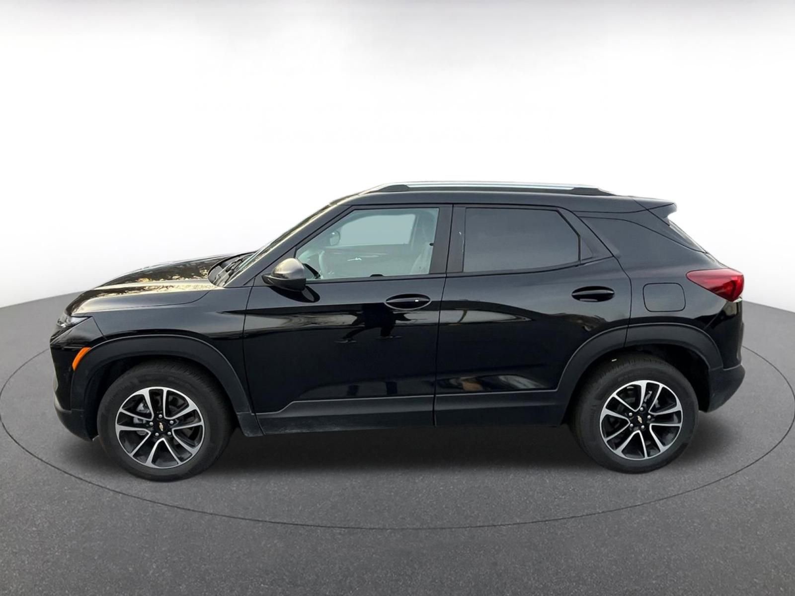 Used 2025 Chevrolet Trax LT image 6