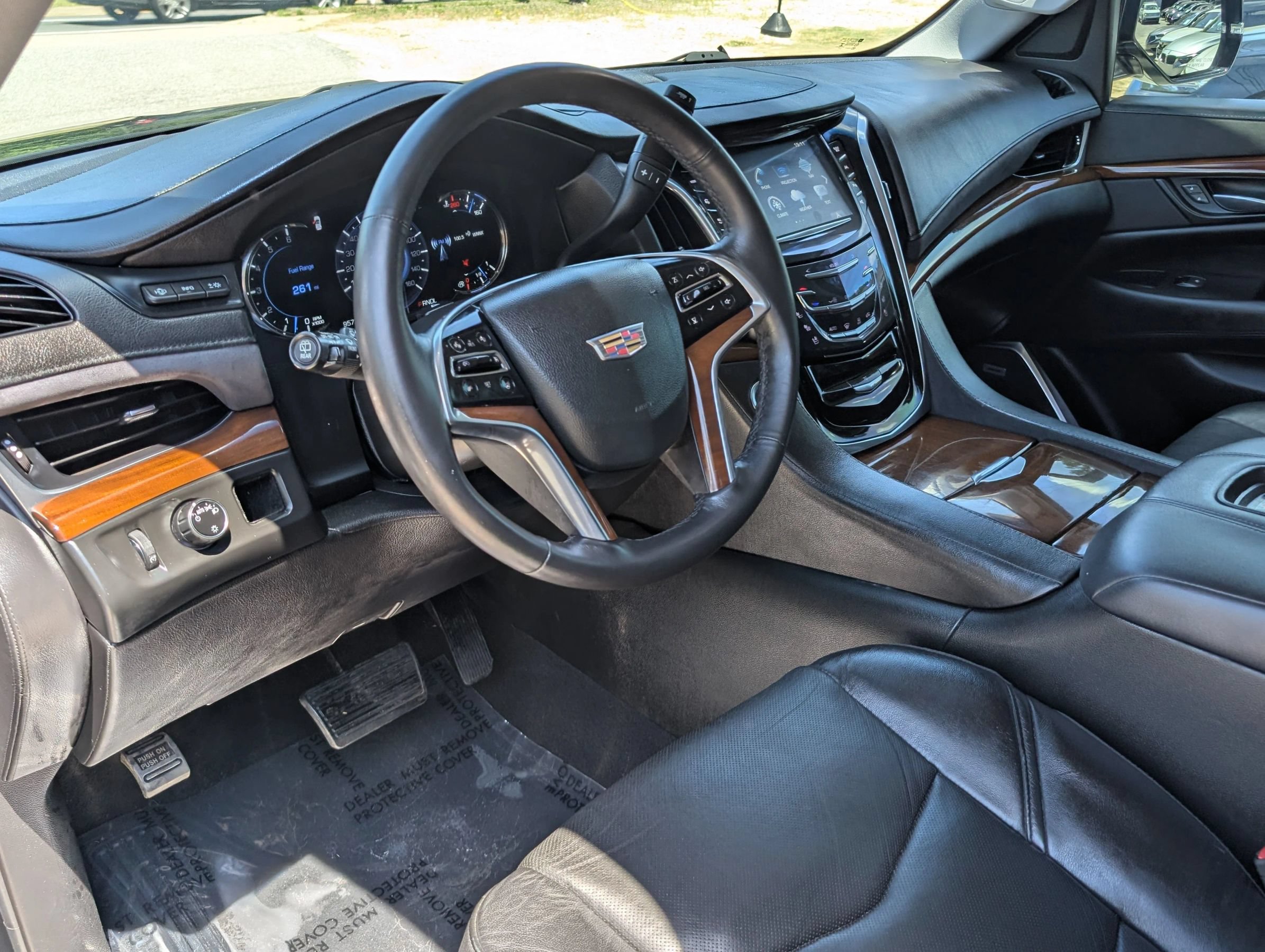 Used 2018 Cadillac Escalade ESV Luxury RWD image 21