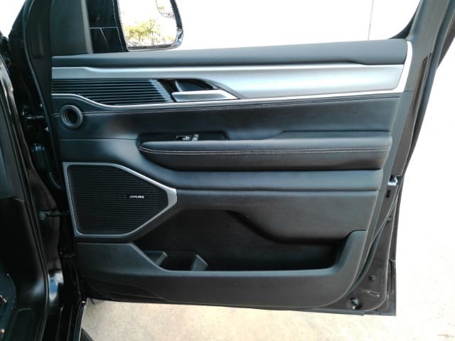 Used 2025 Jeep Wagoneer L Series II AWD/4WD image 20
