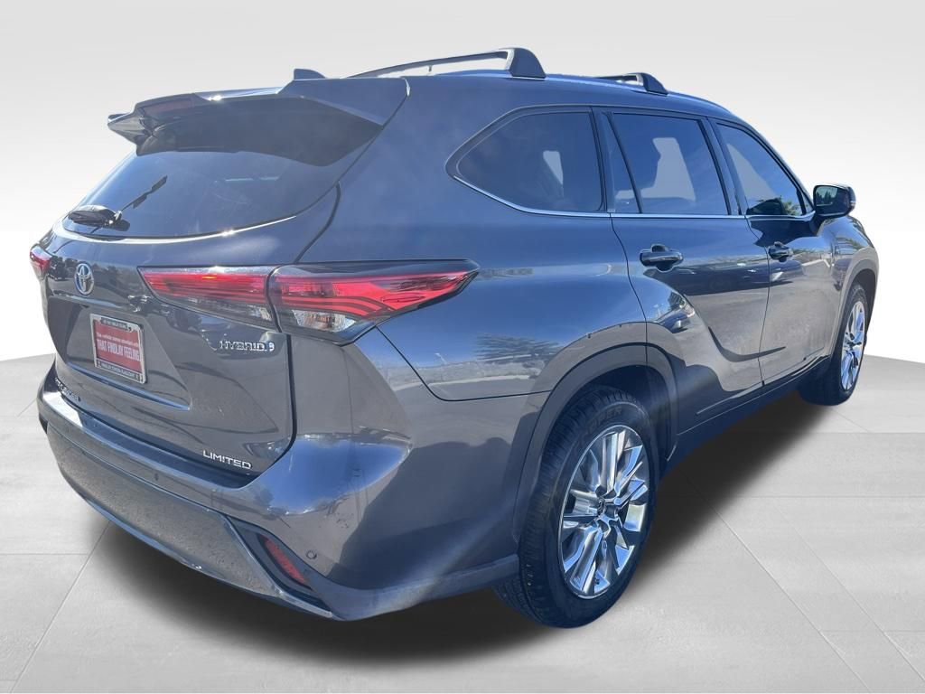 Used 2020 Toyota Highlander Limited image 3