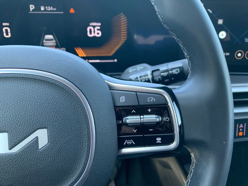 Used 2025 Kia Sorento S image 16