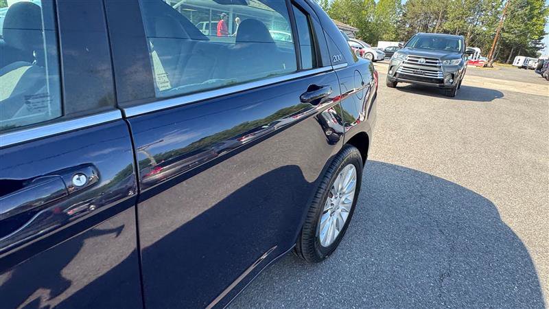 Used 2014 Chrysler 200 LX FWD image 11