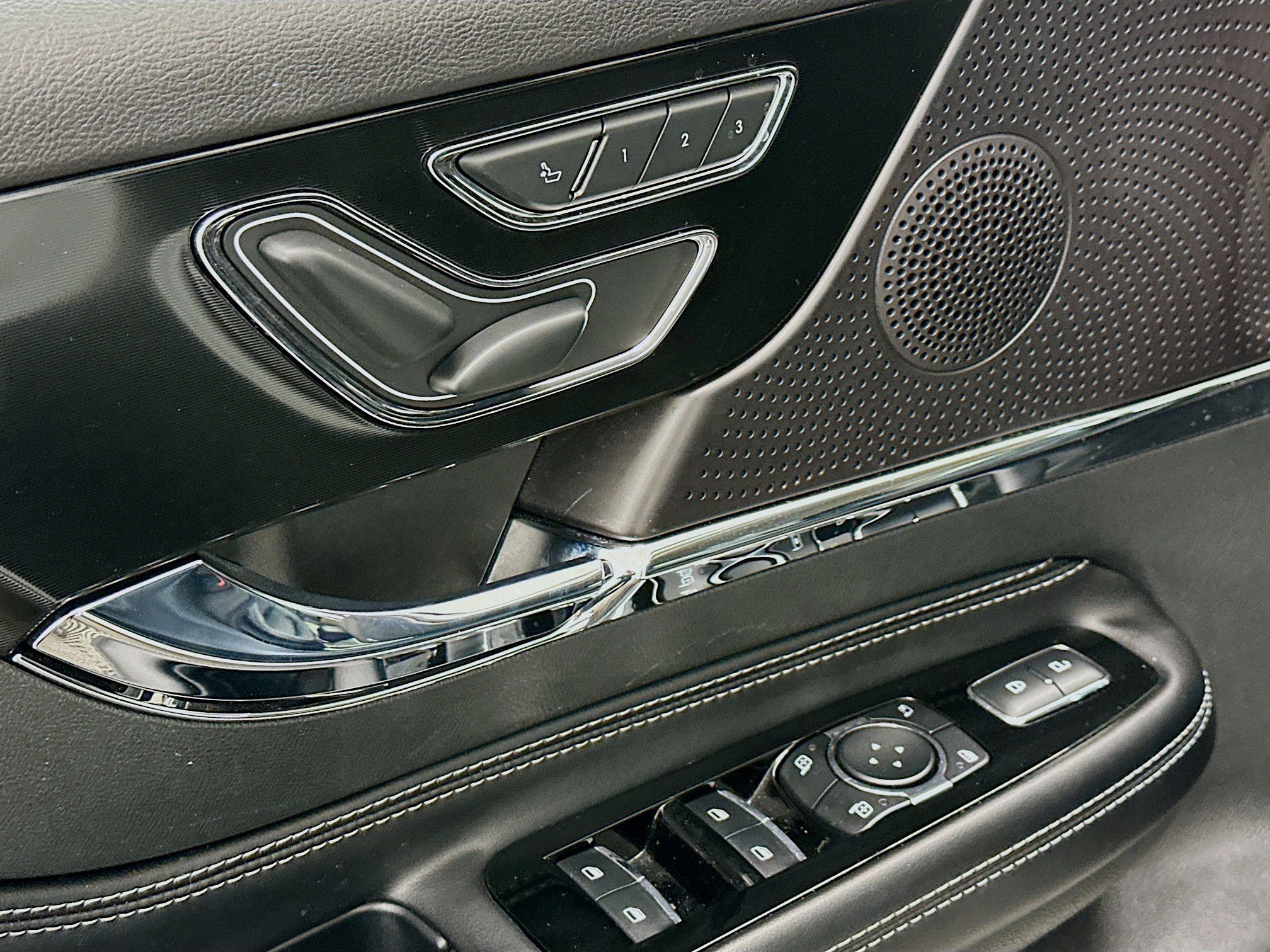 Used 2023 Lincoln Corsair AWD image 15