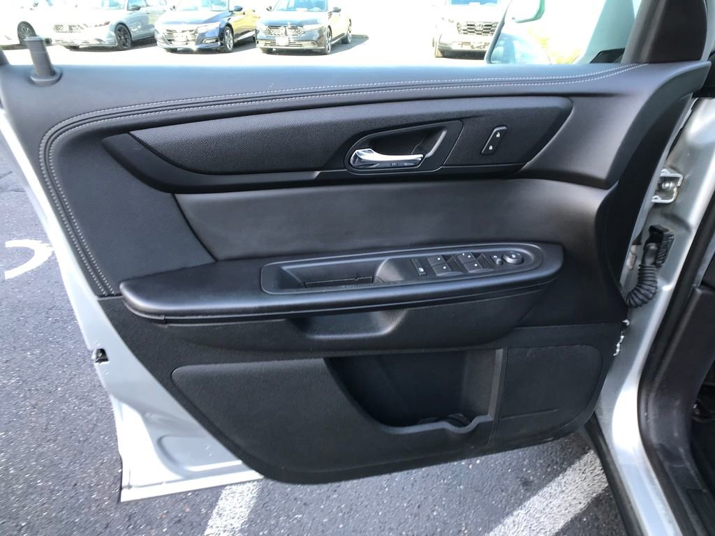 Used 2016 Chevrolet Traverse LT image 16