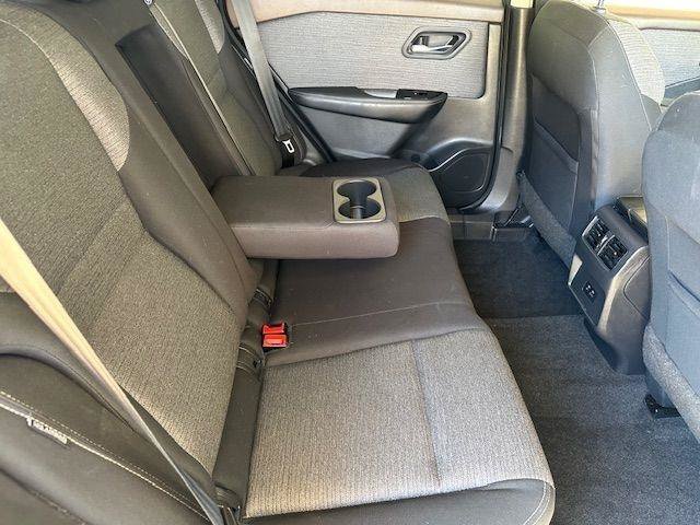 Used 2022 Nissan Rogue SV AWD/4WD image 18