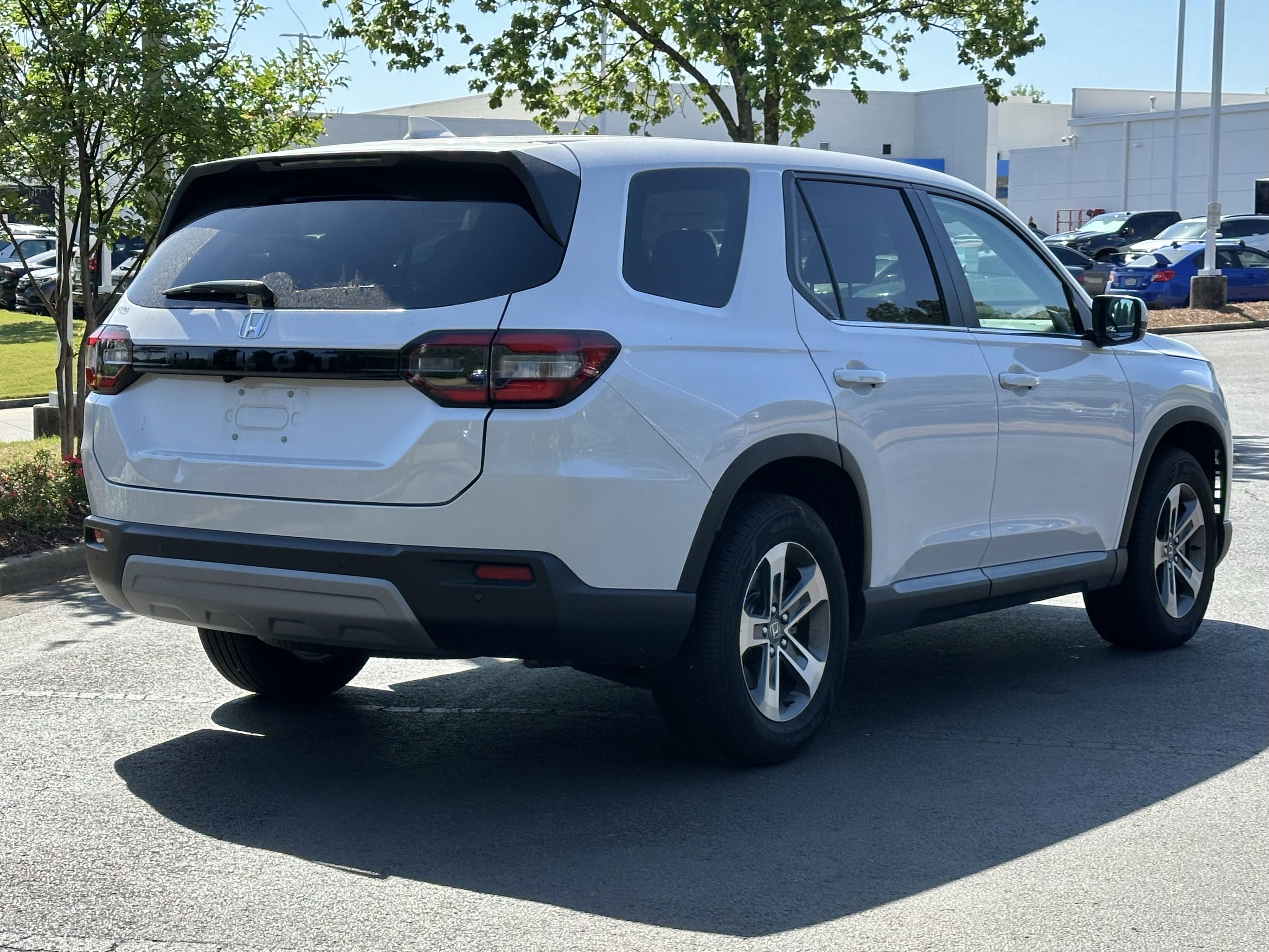 Used 2025 Honda Pilot EX-L image 12