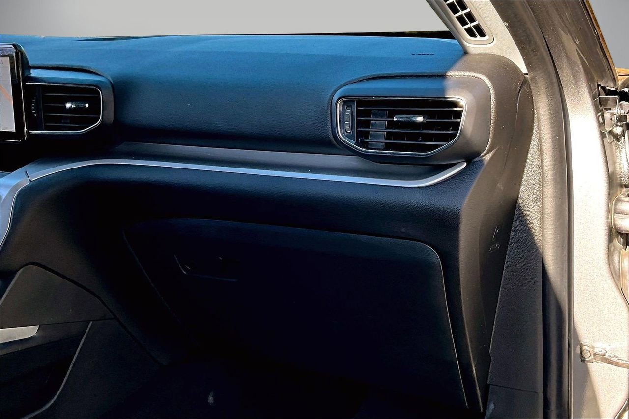 Used 2022 Ford Explorer XLT w/ Equipment Group 202A image 20