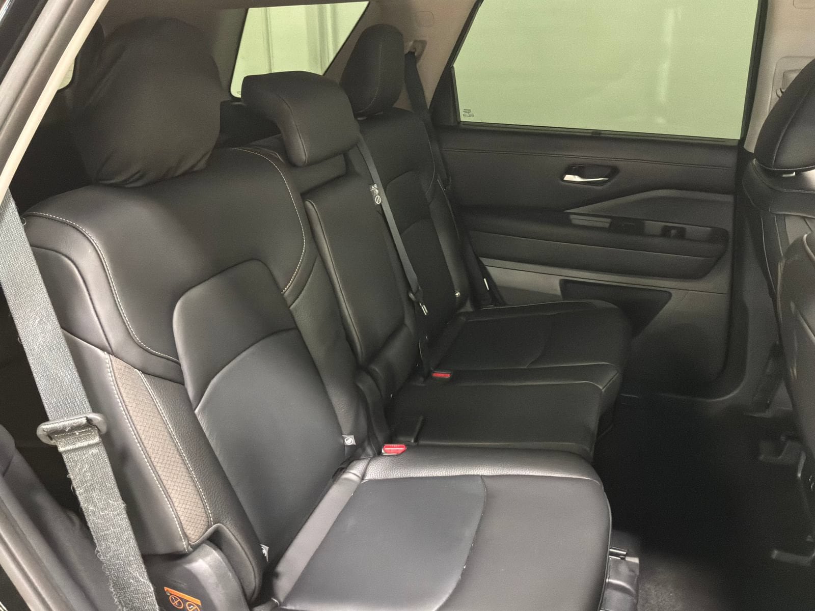 Used 2025 Nissan Pathfinder SL AWD/4WD image 24