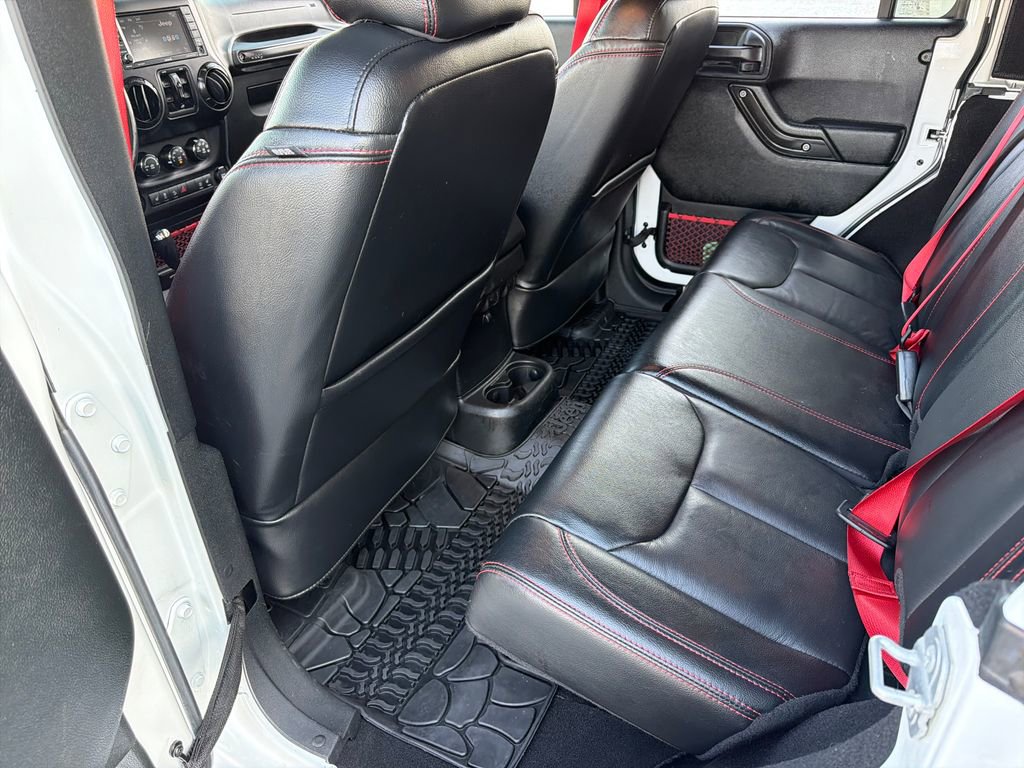 Used 2018 Jeep Wrangler Unlimited Rubicon image 25