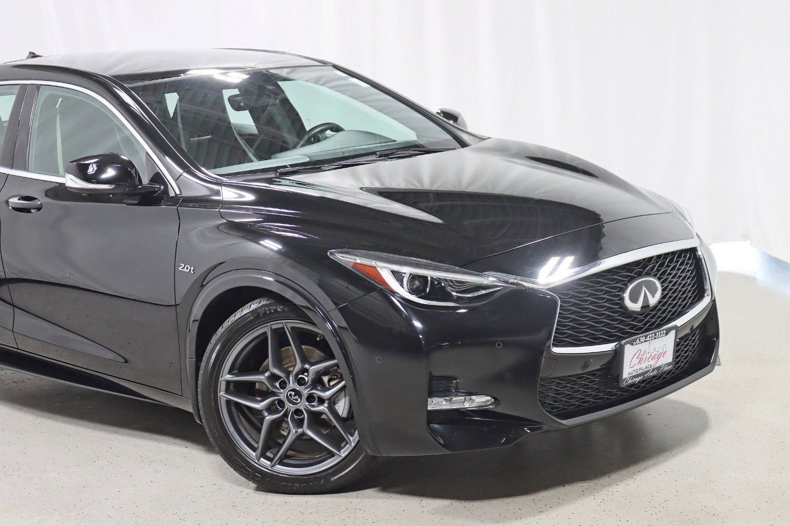 Used 2018 INFINITI QX30 Sport w/ Leather Package FWD image 2