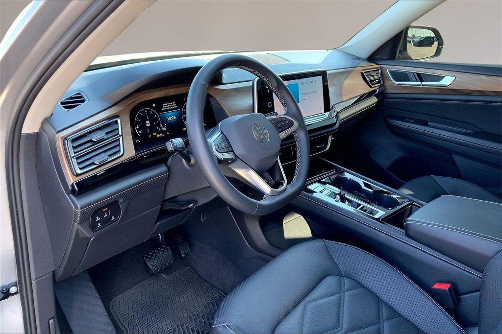 Used 2024 Volkswagen Atlas SE image 14
