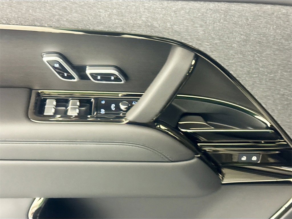 New 2025 Land Rover Range Rover Sport Dynamic SE image 16