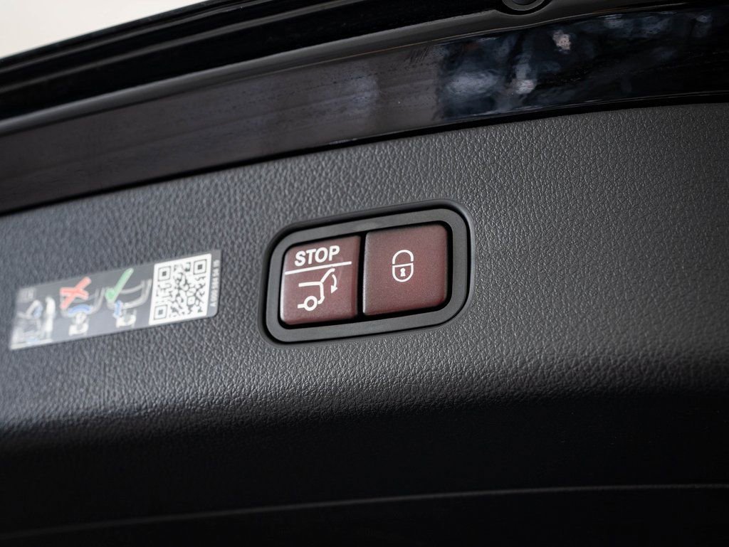 Certified 2025 Mercedes-Benz GLC 300 4MATIC image 19