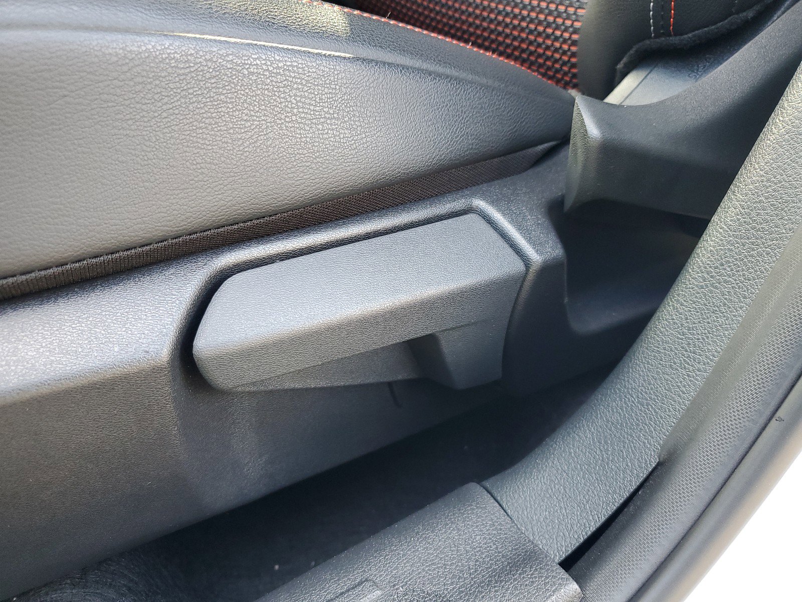 Certified 2025 Nissan Kicks SR image 10