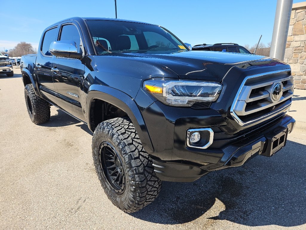 Used 2021 Toyota Tacoma Limited image 3