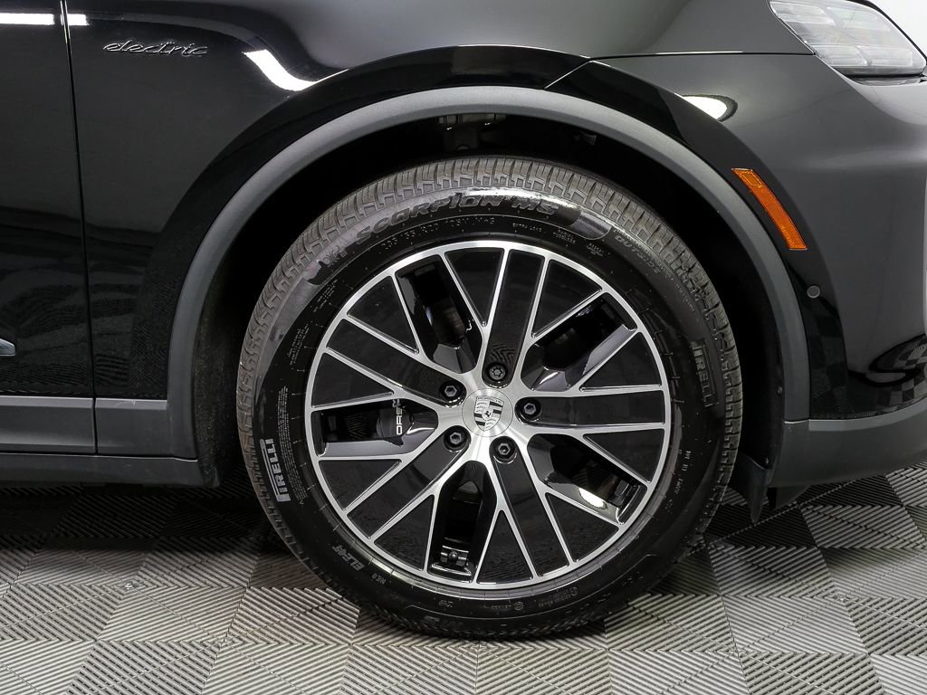 Used 2025 Porsche Macan Electric RWD image 40