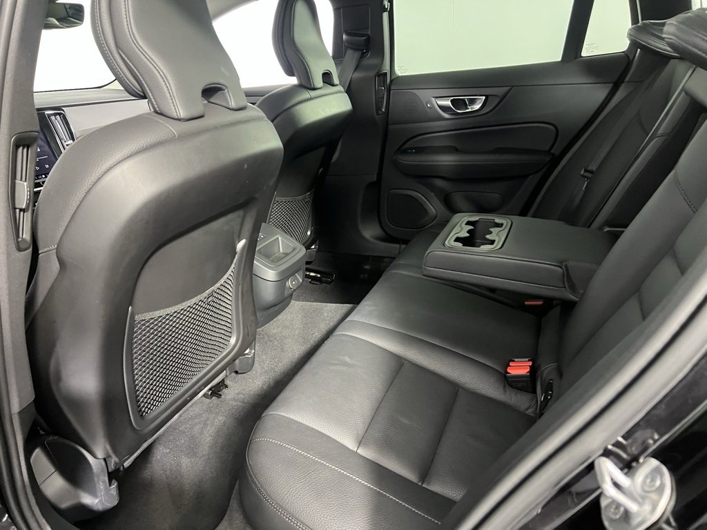 Used 2025 Volvo V60 B5 Cross Country Plus image 27