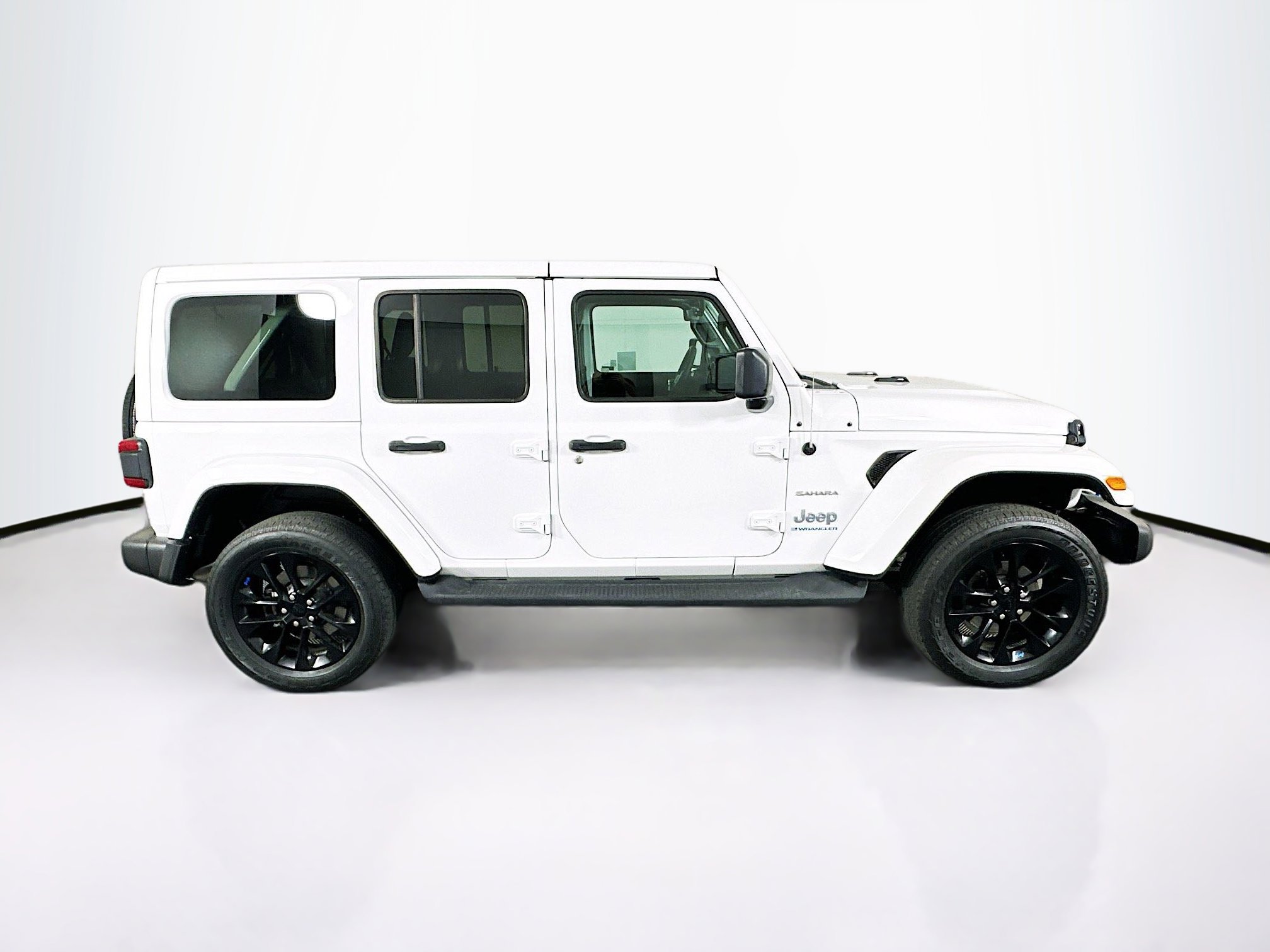 Used 2023 Jeep Wrangler Sahara image 10