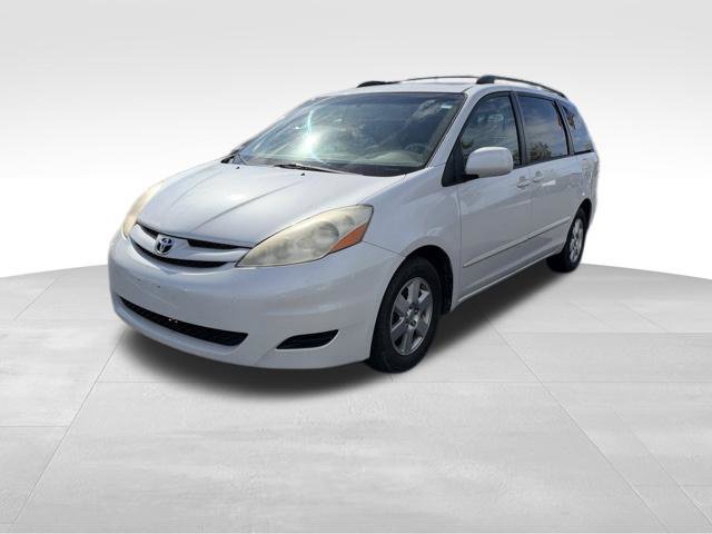 Used 2008 Toyota Sienna XLE FWD image 3
