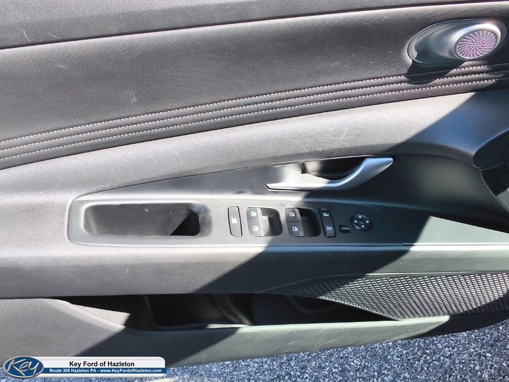 Used 2025 Hyundai Elantra SEL FWD image 15