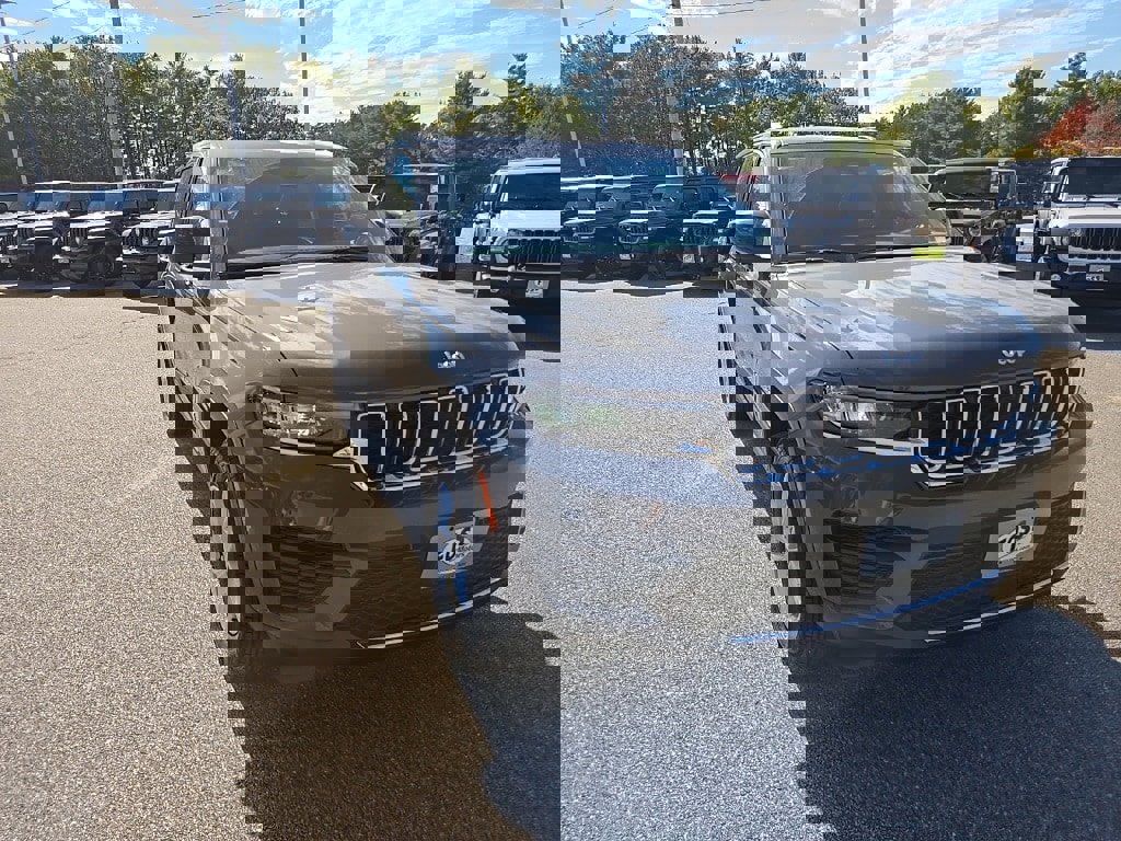 New 2025 Jeep Grand Cherokee Laredo