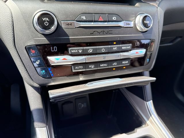 Used 2020 Ford Explorer Limited AWD/4WD image 19