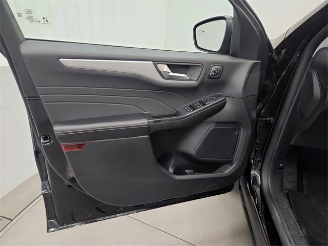 Used 2025 Ford Escape Platinum image 32