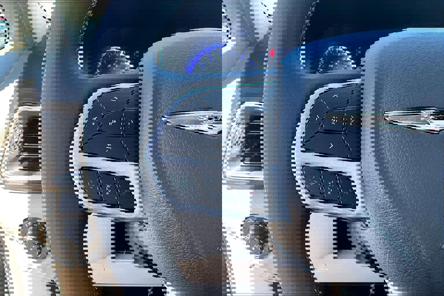 Used 2023 Chrysler Pacifica Touring-L image 21