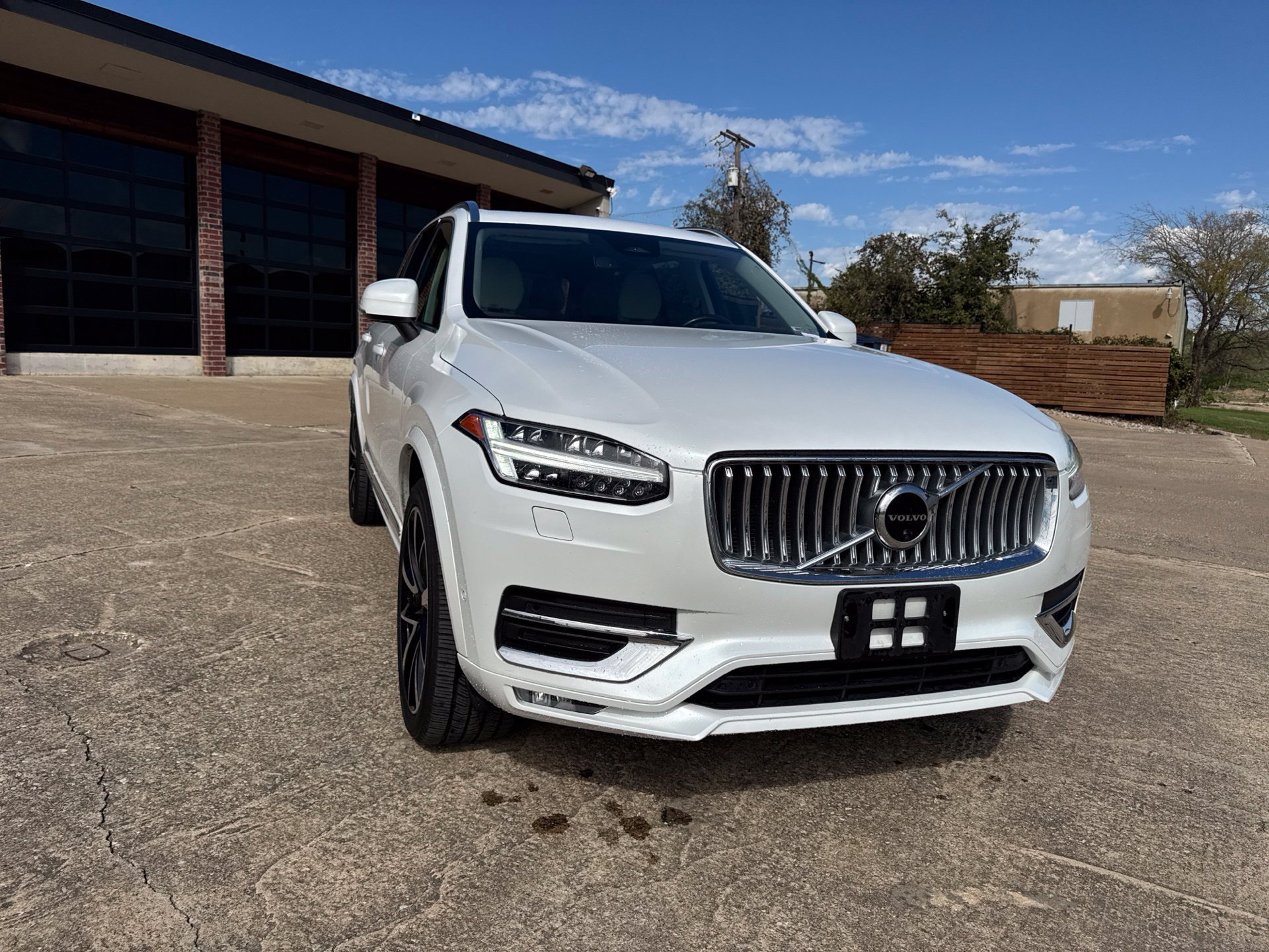 Used 2023 Volvo XC90 B5 Plus w/ Protection Package Premier AWD/4WD image 3