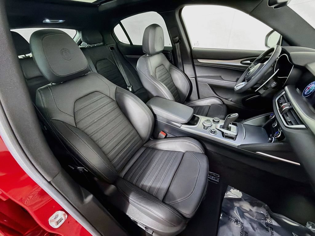 Used 2023 Alfa Romeo Stelvio Veloce AWD/4WD image 28