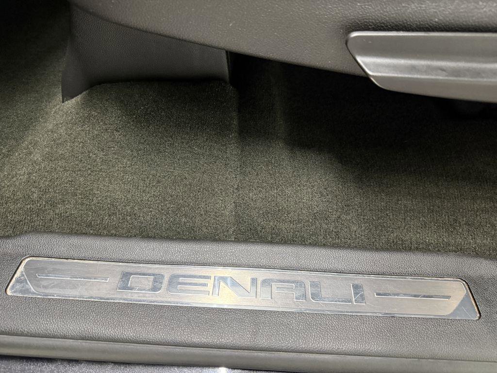 Used 2018 GMC Yukon XL Denali w/ Denali Ultimate Package image 30