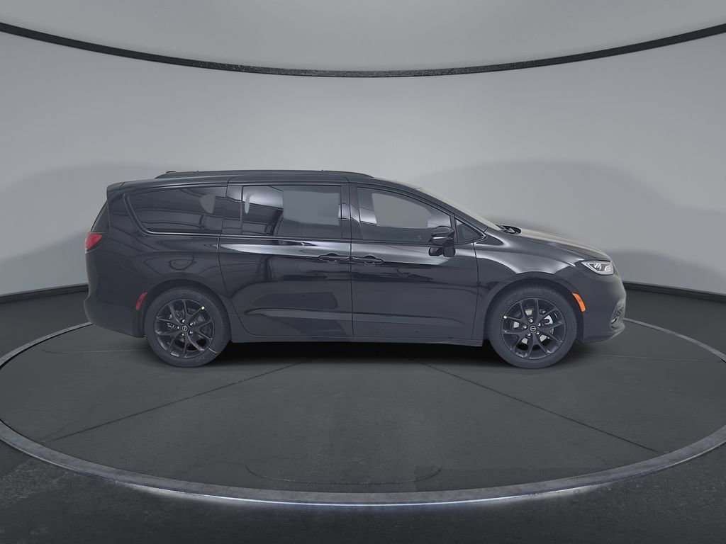 New 2026 Chrysler Pacifica Select image 2