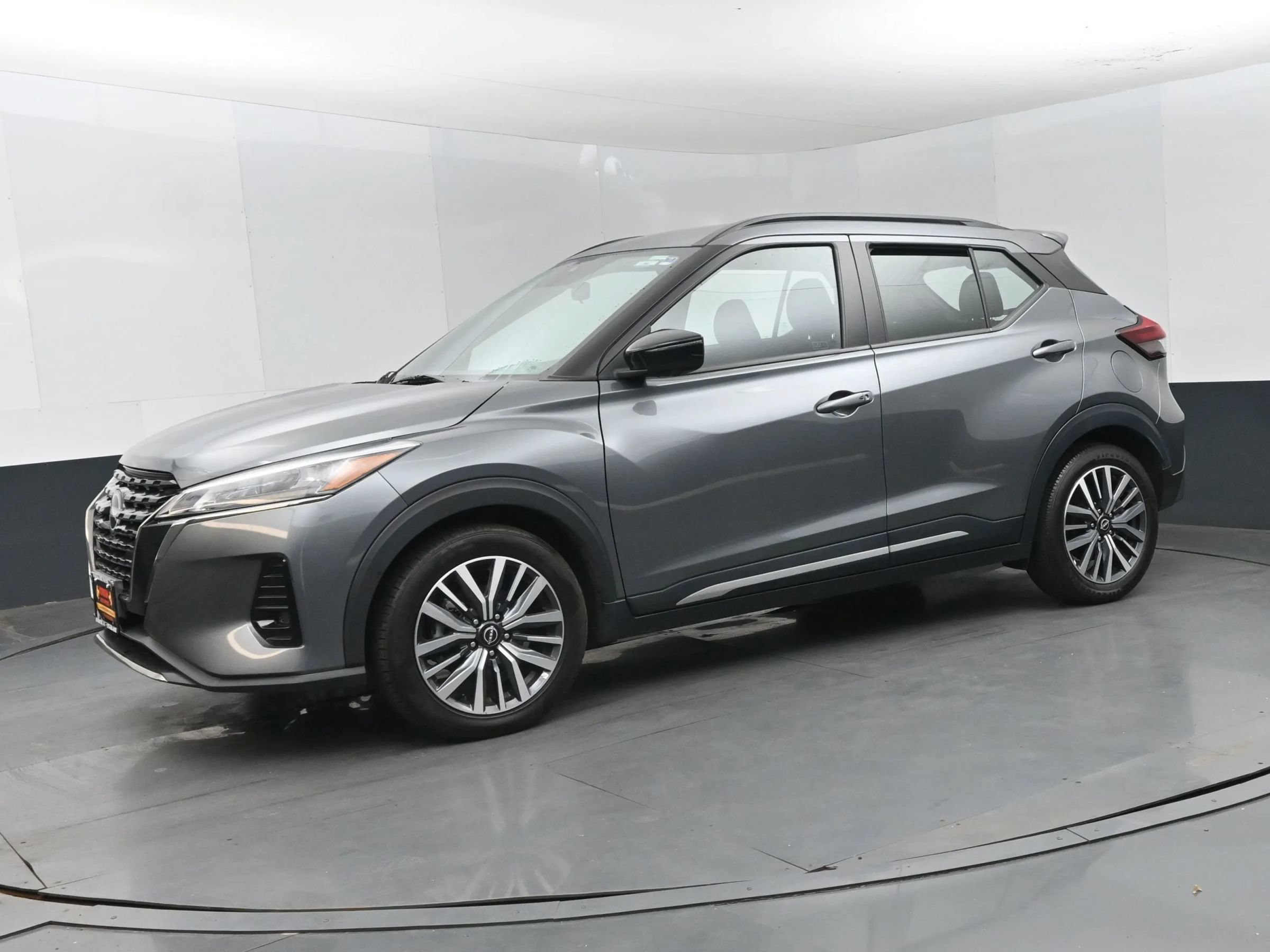 Used 2024 Nissan Kicks SR FWD image 5