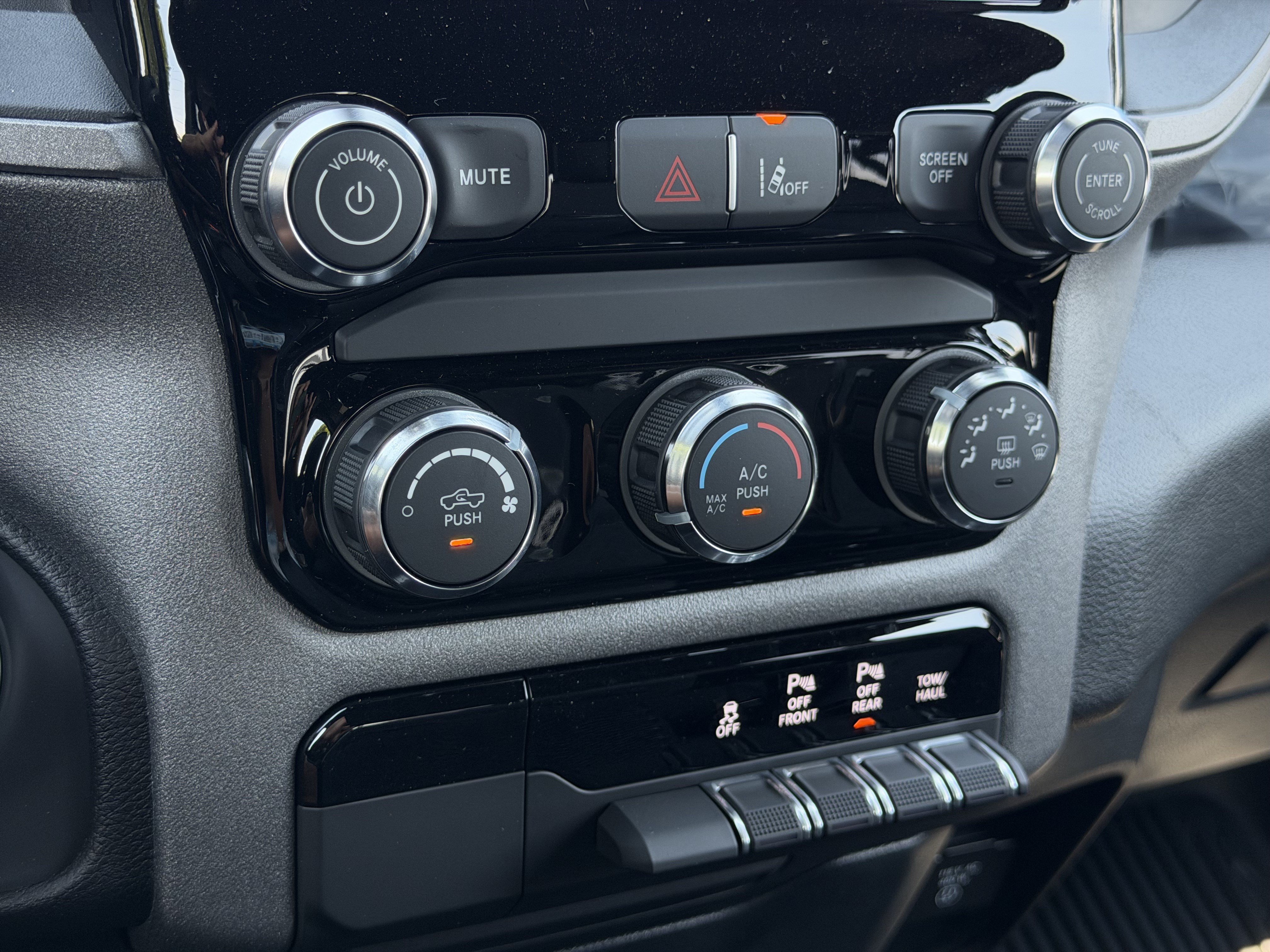 New 2026 RAM 1500 Warlock AWD/4WD image 28