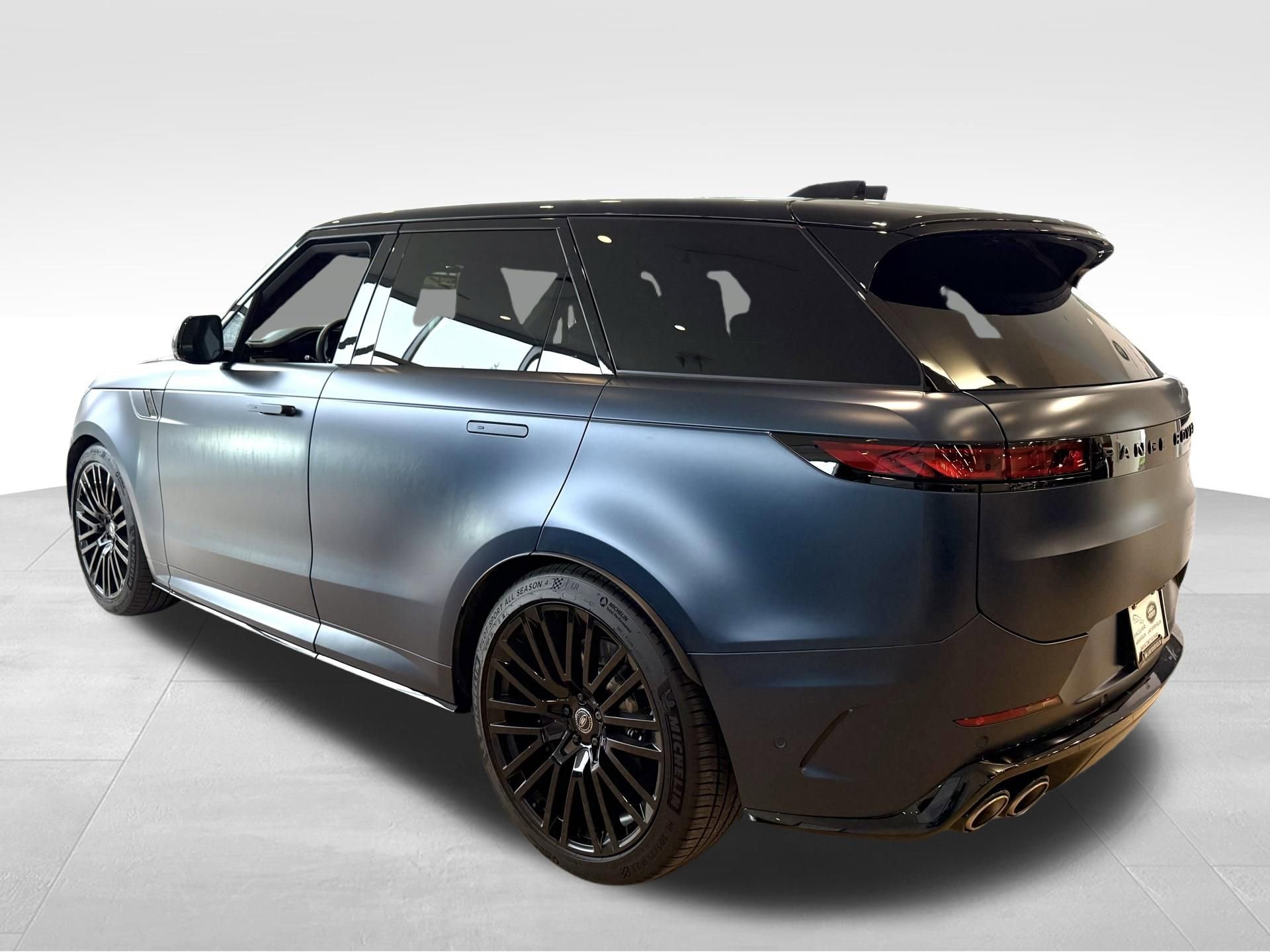 Used 2025 Land Rover Range Rover Sport SV Edition Two image 3