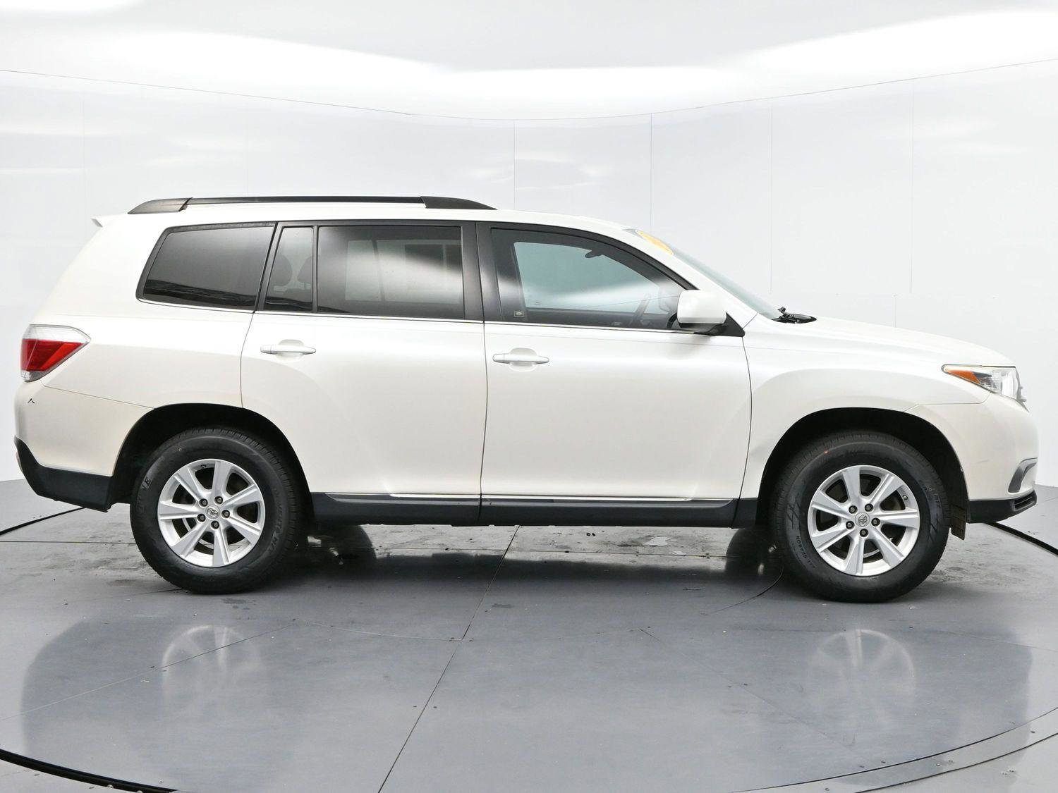 Used 2012 Toyota Highlander SE w/ Tow Pkg FWD image 8