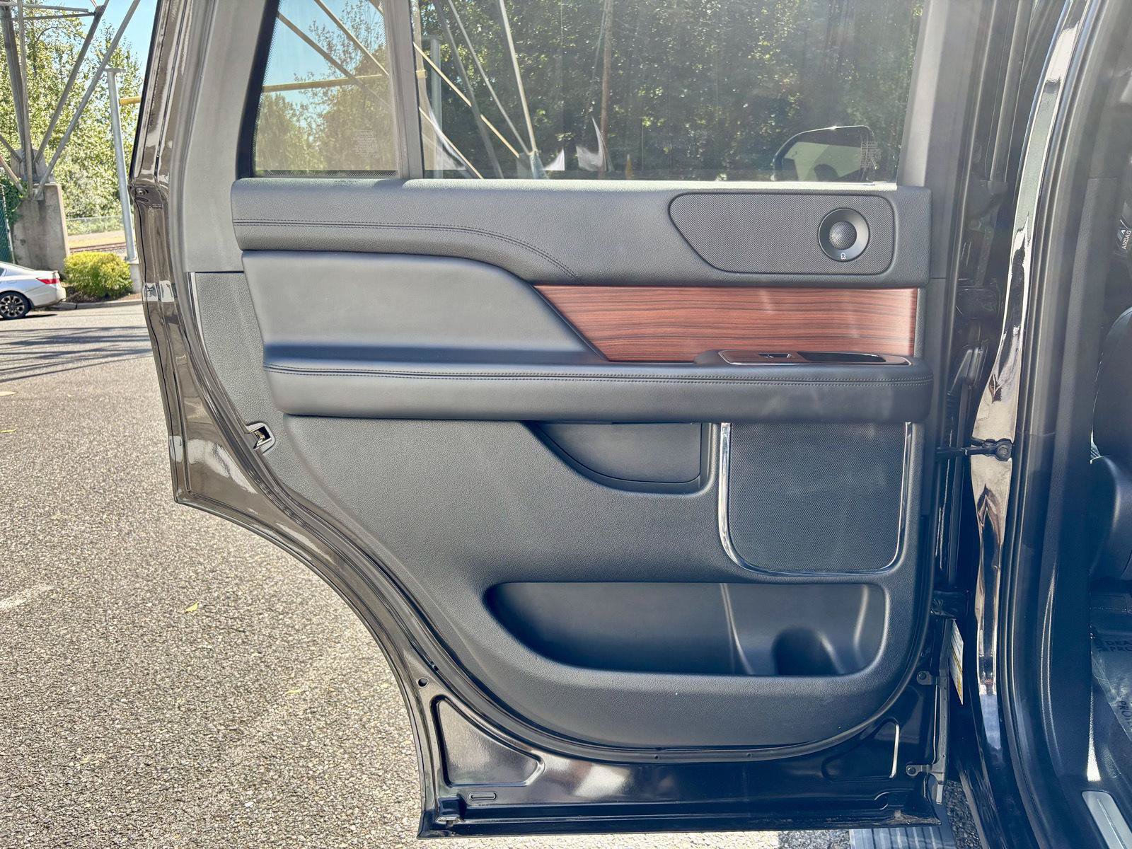 Used 2021 Lincoln Navigator Reserve AWD/4WD image 19