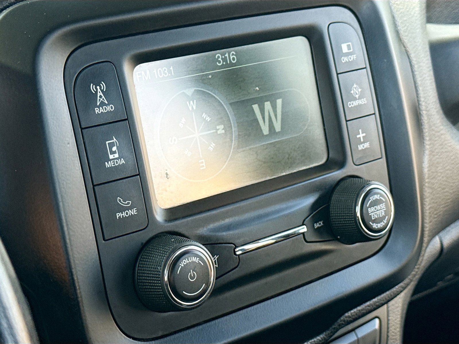 Used 2015 Jeep Renegade Latitude image 9