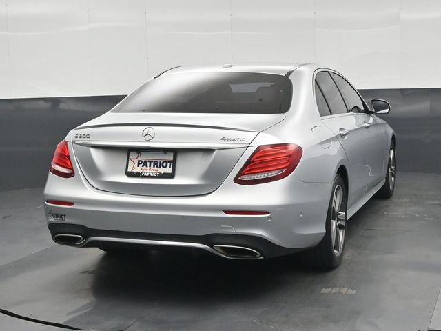 Used 2017 Mercedes-Benz E 300 4MATIC image 2