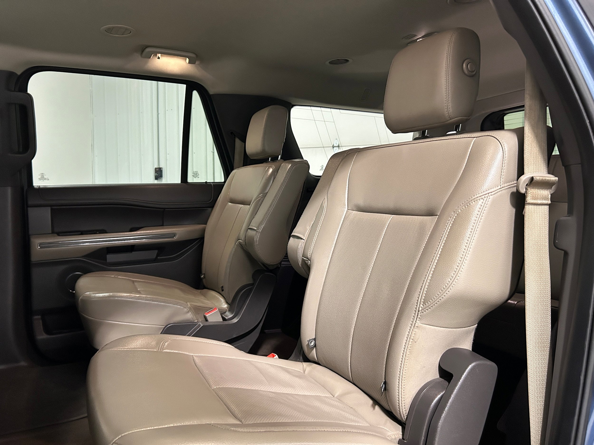 Used 2020 Ford Expedition Max XLT w/ Equipment Group 202A AWD/4WD image 29