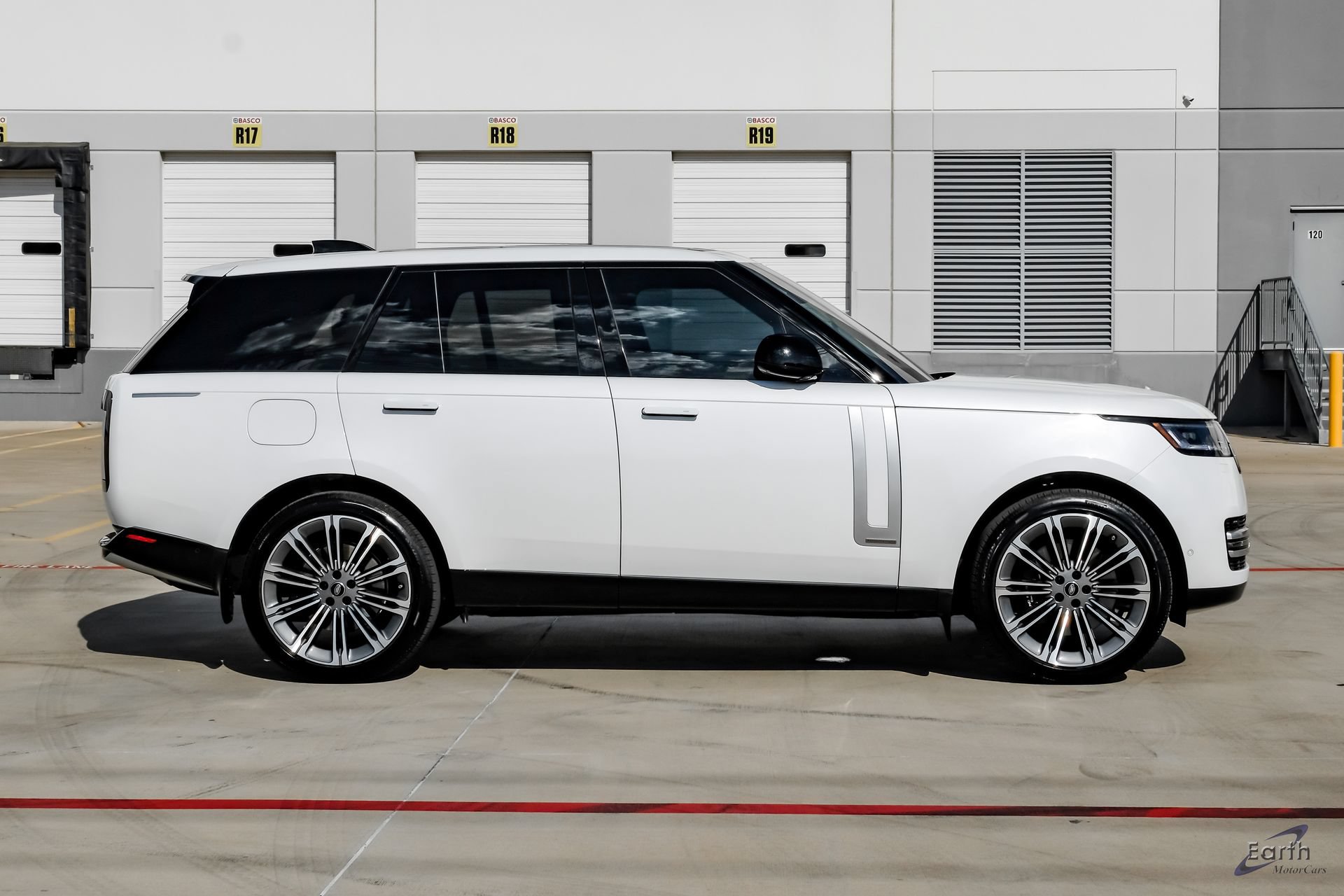 Used 2025 Land Rover Range Rover Autobiography AWD/4WD image 14
